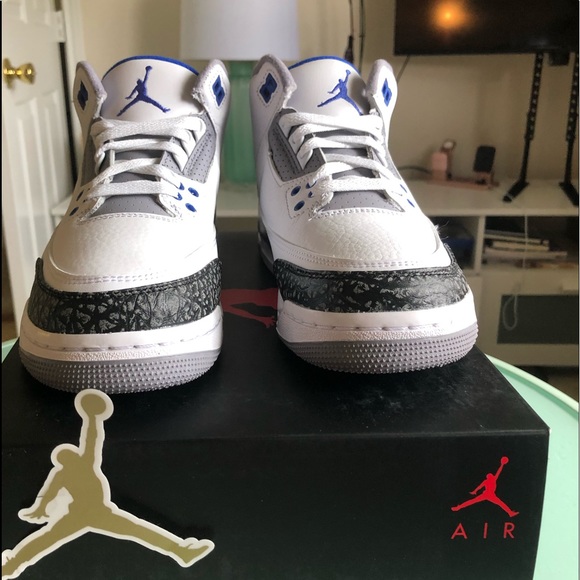 Jordan 3s - Picture 3 of 4